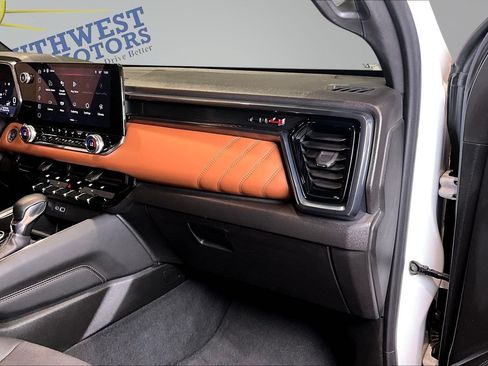 Used 2024 GMC Canyon AT4 w/ Technology Package AWD/4WD image 27