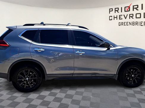 Used 2018 Nissan Rogue SV w/ Premium Package FWD image 9
