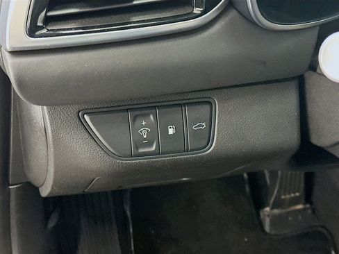 Used 2025 Genesis G70 2.5T AWD/4WD image 17