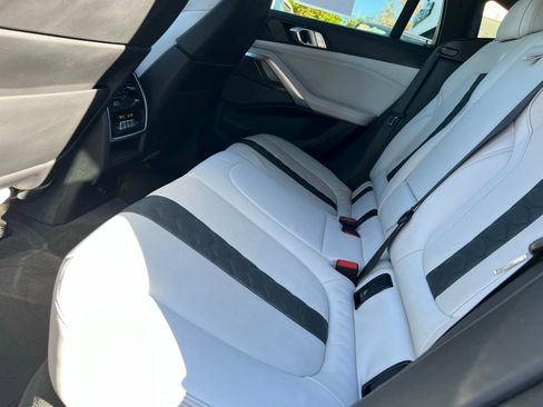 Used 2022 BMW X6 M image 52