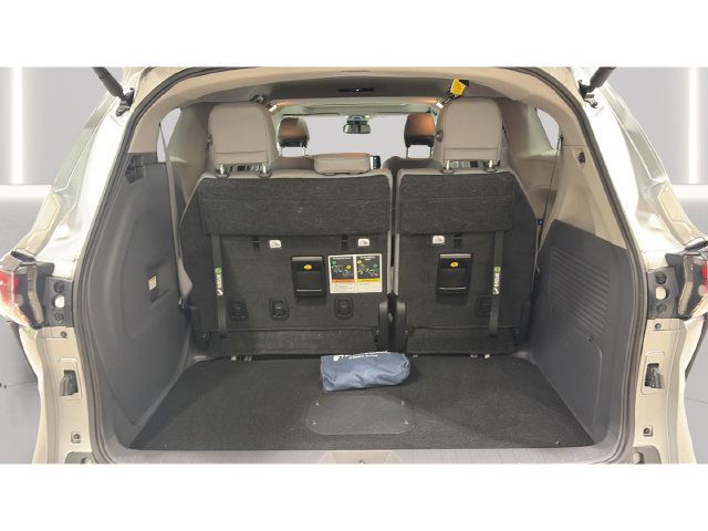Used 2023 Toyota Sienna XLE FWD image 22