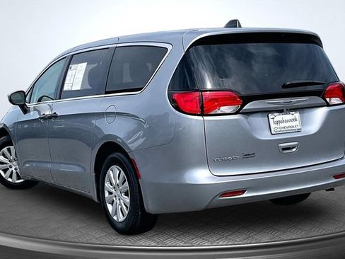 Used 2020 Chrysler Voyager L FWD image 3