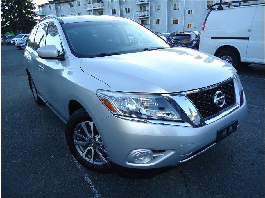 Used 2013 Nissan Pathfinder SV AWD/4WD image 4