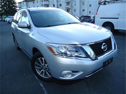 Used 2013 Nissan Pathfinder SV image 4