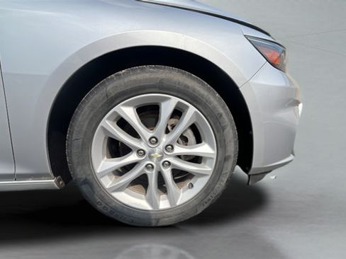 Used 2017 Chevrolet Malibu LT FWD image 29