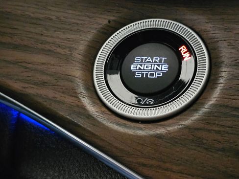 Used 2022 Jeep Grand Cherokee Summit w/ Luxury Tech Group V image 31