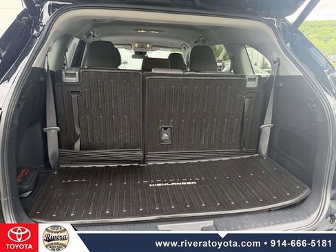 Used 2023 Toyota Highlander LE AWD/4WD image 20