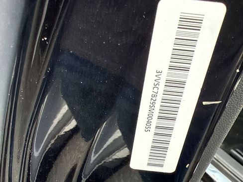 Used 2025 Volkswagen Taos SE image 10