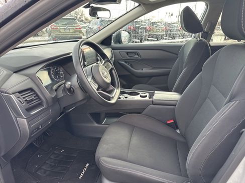 Used 2024 Nissan Rogue S image 8