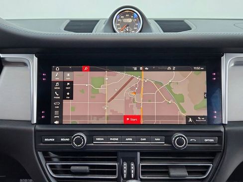 Used 2020 Porsche Macan Turbo image 33