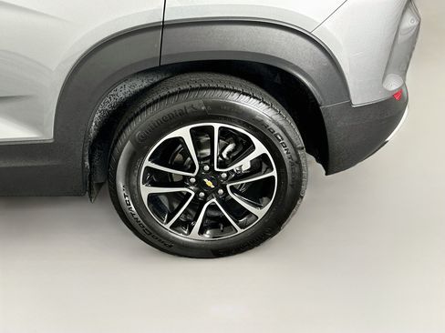 Used 2025 Chevrolet TrailBlazer LT FWD image 11
