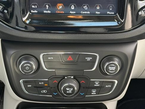 Used 2020 Jeep Compass Limited w/ Premium Lighting Group AWD/4WD image 19