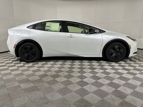 New 2026 Toyota Prius SE image 7