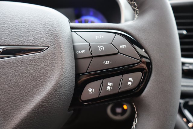 New 2026 Chrysler Pacifica Select AWD/4WD image 14