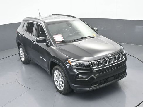 Used 2024 Jeep Compass Latitude image 48