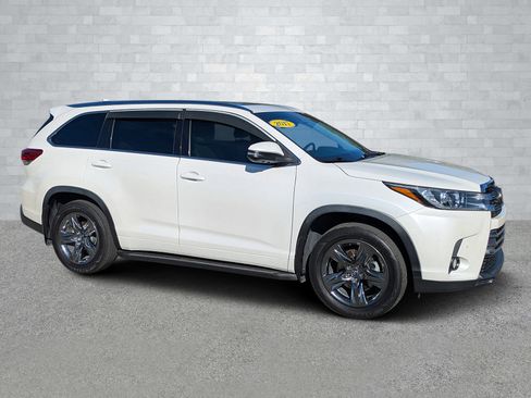 Used 2017 Toyota Highlander Limited Platinum image 2