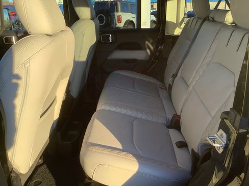 Used 2021 Jeep Wrangler Unlimited Sahara image 12