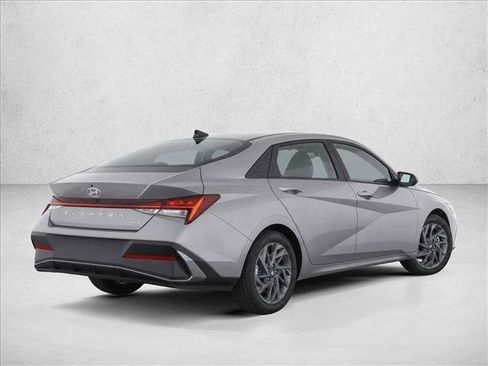 Used 2024 Hyundai Elantra Blue FWD image 7