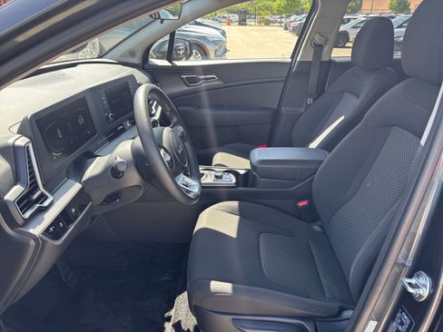 Used 2025 Kia Sportage LX FWD image 25