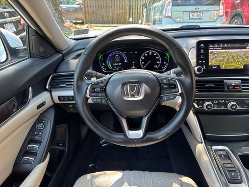 Used 2019 Honda Accord Touring image 16