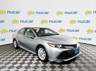 Used 2018 Toyota Camry LE image 1