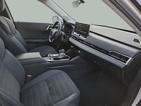 Used 2025 Mitsubishi Outlander SE image 14