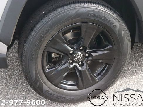 Used 2021 Toyota RAV4 XLE FWD image 8
