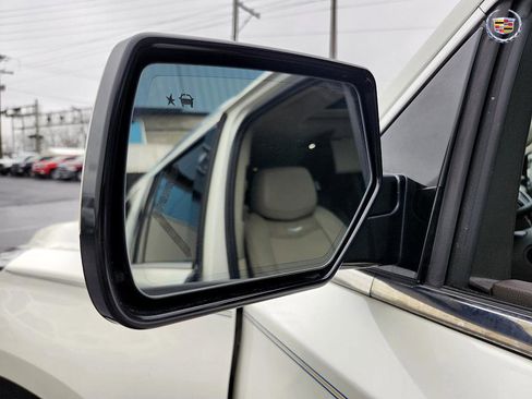 Used 2015 Cadillac Escalade Premium image 43