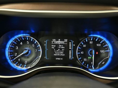 Used 2023 Chrysler Voyager LX image 15