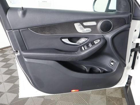 Used 2022 Mercedes-Benz GLC 300 4MATIC w/ Premium Package Lite image 23