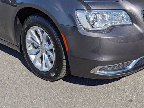 Used 2023 Chrysler 300 Touring image 2