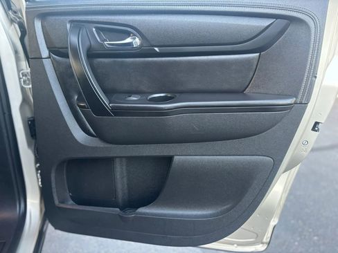 Used 2015 Chevrolet Traverse LT image 22