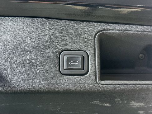 Used 2023 GMC Terrain SLT w/ Infotainment Package II AWD/4WD image 29
