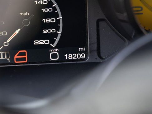 Used 2015 Ferrari F12 Berlinetta RWD image 59
