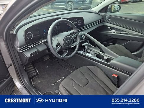 Used 2023 Hyundai Elantra SEL w/ Convenience Package image 5