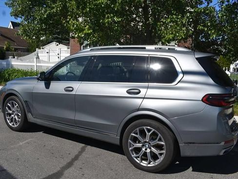 Used 2025 BMW X7 xDrive40i AWD/4WD image 5