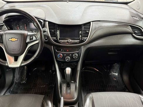 Used 2018 Chevrolet Trax LT w/ LT Convenience Package FWD image 25