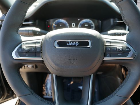 Used 2025 Jeep Compass Limited w/ High Altitude Package AWD/4WD image 25