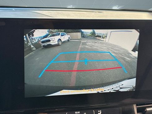 Used 2025 Toyota Sienna XLE FWD image 20