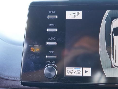 Used 2024 Toyota Sienna Platinum FWD image 23