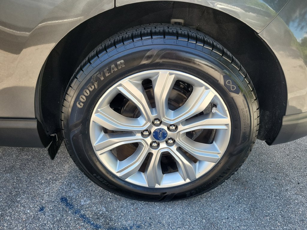 Used 2020 Ford Edge Titanium FWD image 31
