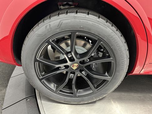 Certified 2026 Porsche Cayenne Coupe image 12