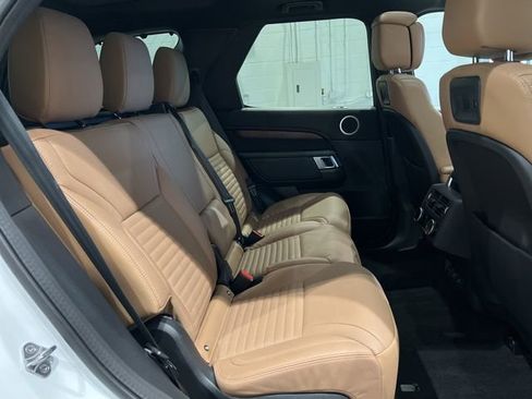 Used 2024 Land Rover Discovery Dynamic SE image 44