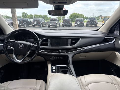 Used 2022 Buick Enclave Essence w/ Experience Buick Package FWD image 3