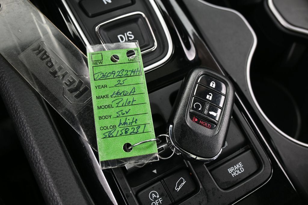 Used 2025 Honda Pilot Touring image 27