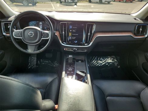 Used 2022 Volvo S60 B5 Momentum image 11