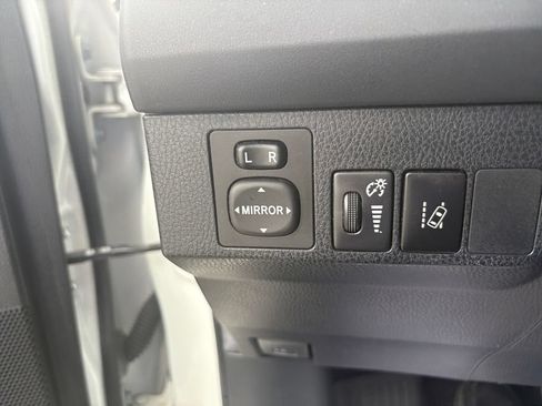 Used 2018 Toyota RAV4 LE w/ Carpet Mat Package AWD/4WD image 29