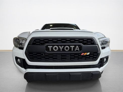 Used 2017 Toyota Tacoma TRD Sport w/ Tow Package (A/T) AWD/4WD image 9