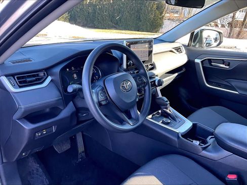 Used 2025 Toyota RAV4 XLE image 8