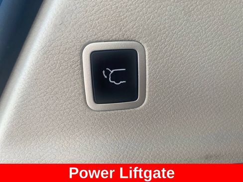 Used 2024 Chrysler Pacifica Touring-L FWD image 14